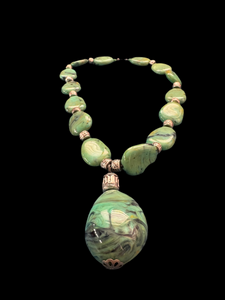 VINTAGE GREEN PENDANTS NECKLACE