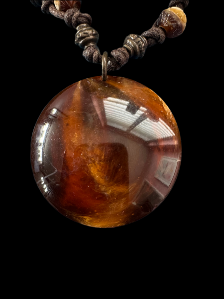 VINTAGE BROWN CIRCULAR PENDANT NECKLACE