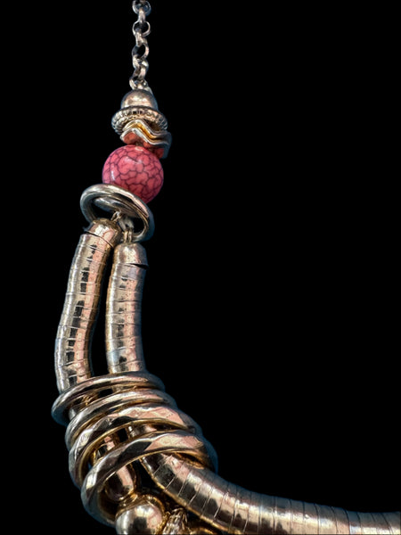 1980s GOLD NECKLACE WITH CORAL BEADS