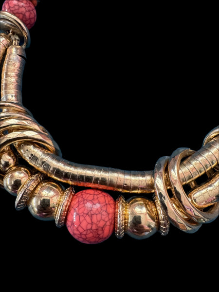 1980s GOLD NECKLACE WITH CORAL BEADS