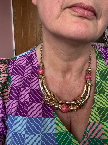 1980s GOLD NECKLACE WITH CORAL BEADS
