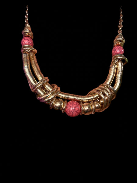1980s GOLD NECKLACE WITH CORAL BEADS