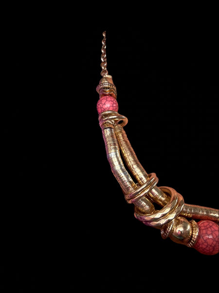 1980s GOLD NECKLACE WITH CORAL BEADS