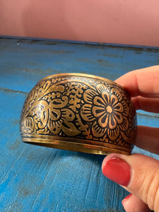 VINTAGE COPPER BANGLE WITH EMBOSSED FLORALS DESIGN