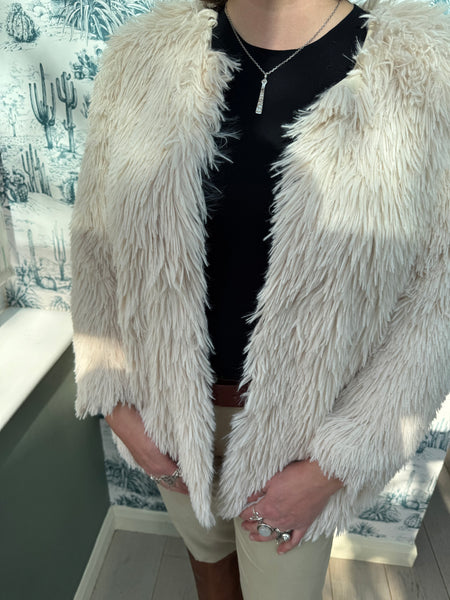 RETRO STYLE CREAM FLUFFY WINTER COAT