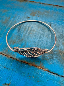 SILVER LEAF DESIGN PENDANT BANGLE BRACELET